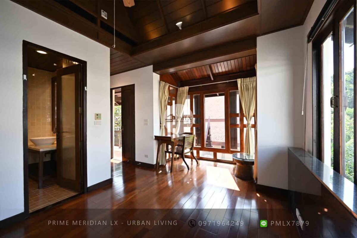 Traditional Thai Style Villa - Ekkamai