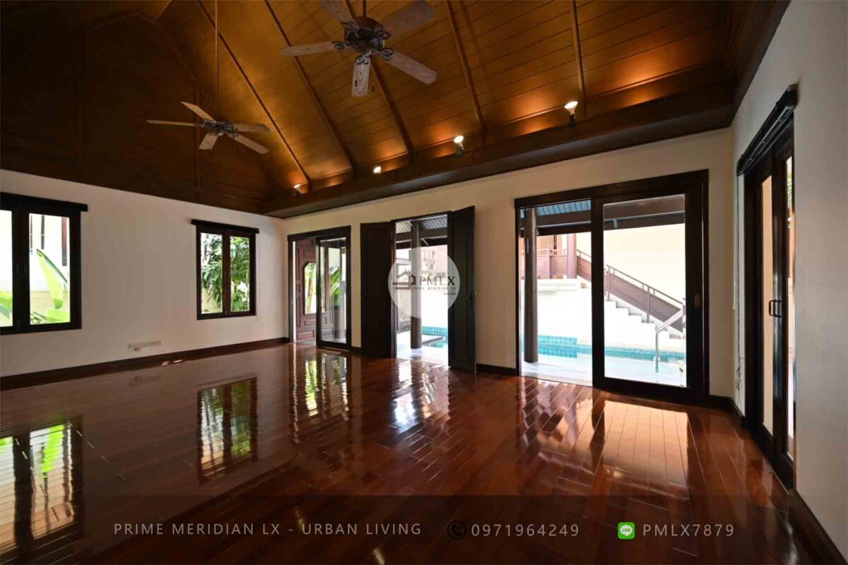 Traditional Thai Style Villa - Ekkamai