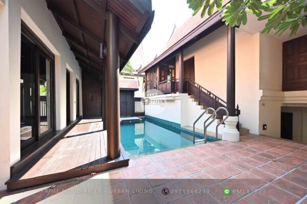 Traditional Thai Style Villa - Ekkamai