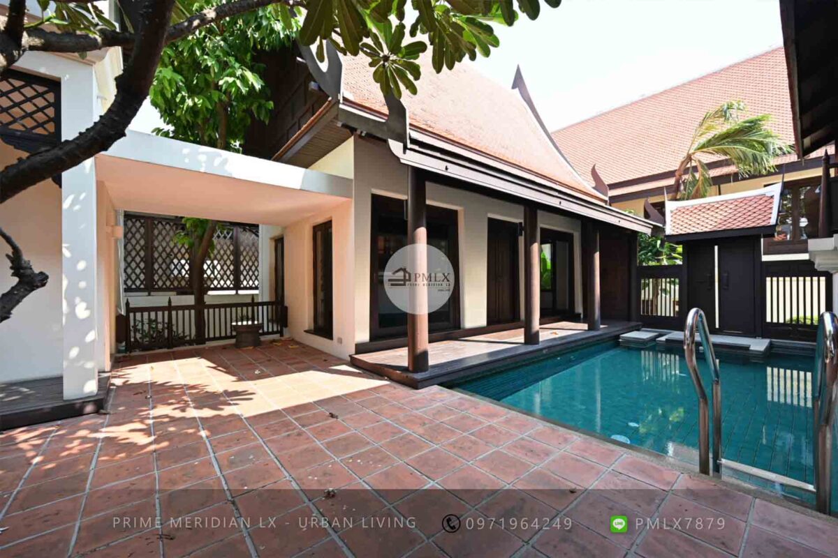 Traditional Thai Style Villa - Ekkamai