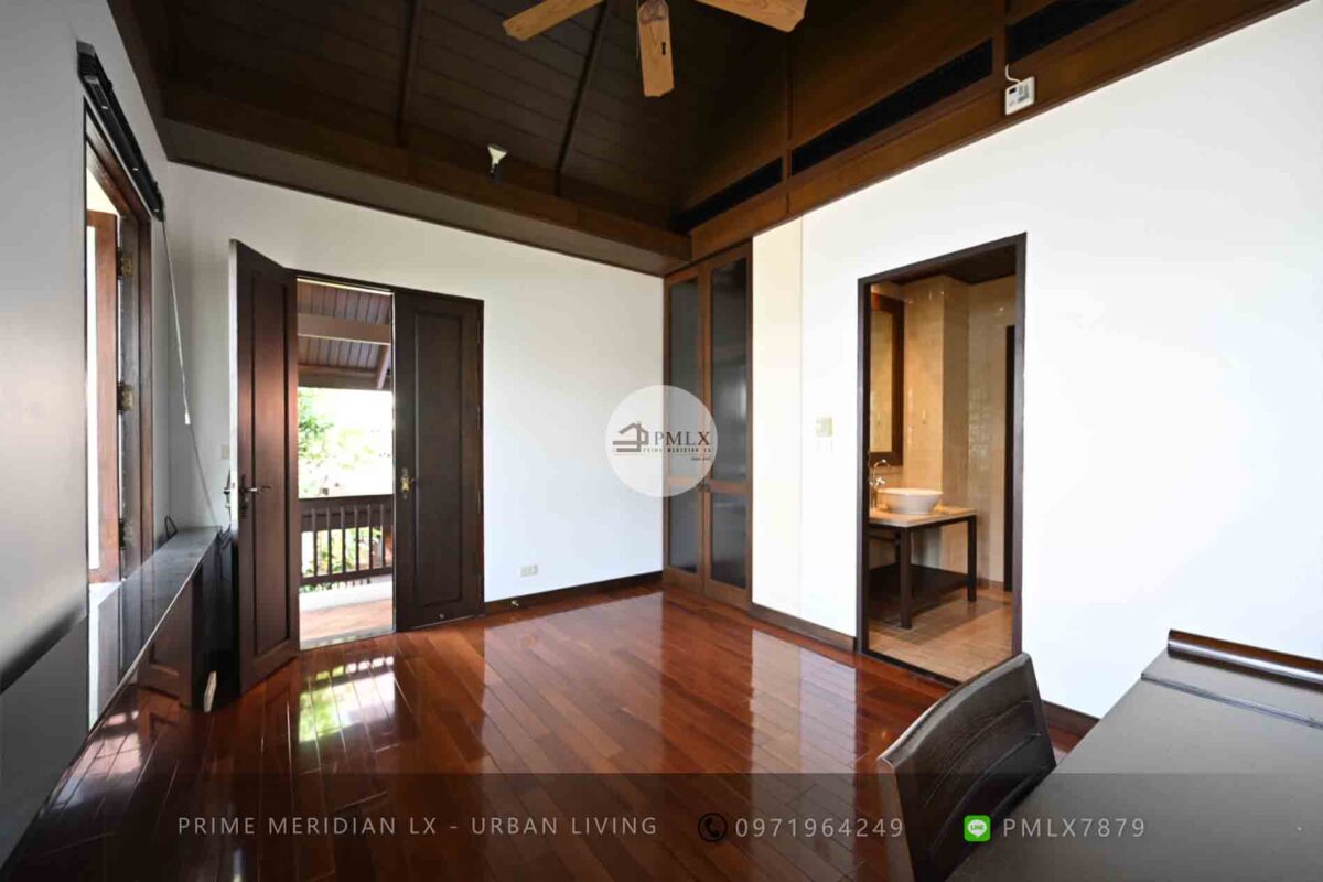 Traditional Thai Style Villa - Ekkamai