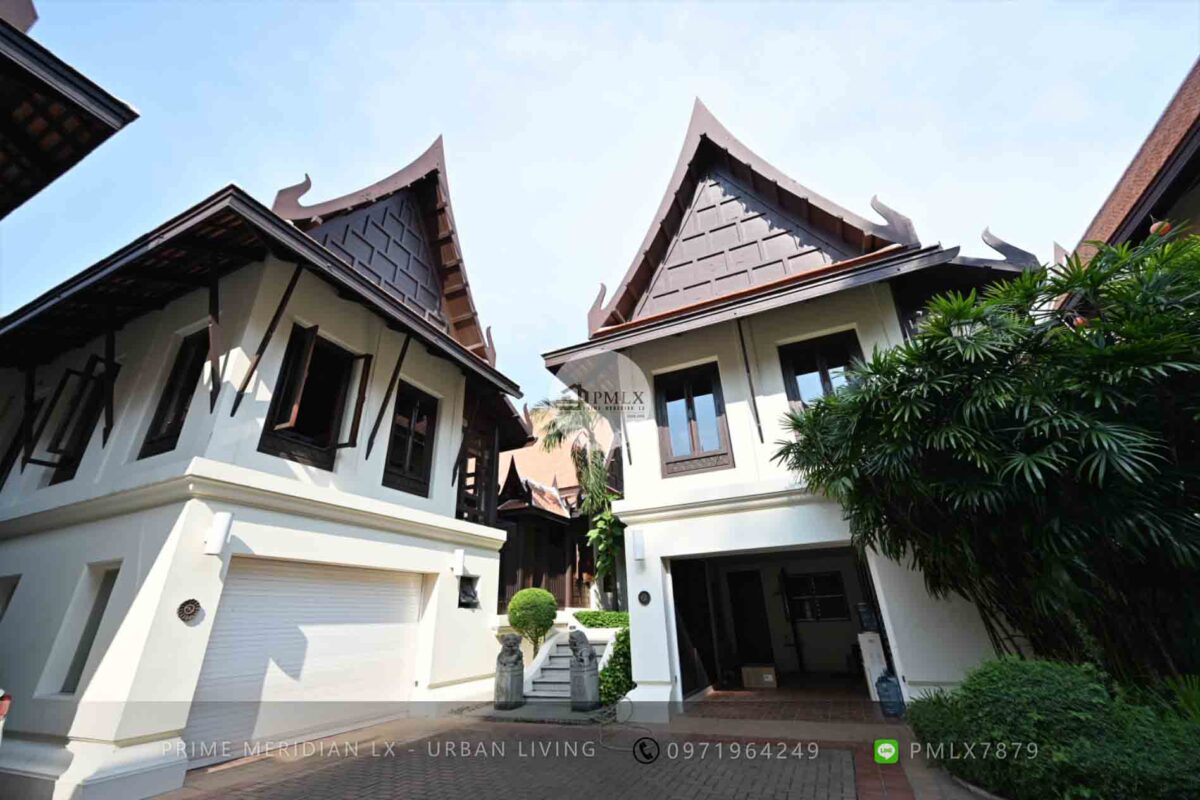 Traditional Thai Style Villa - Ekkamai