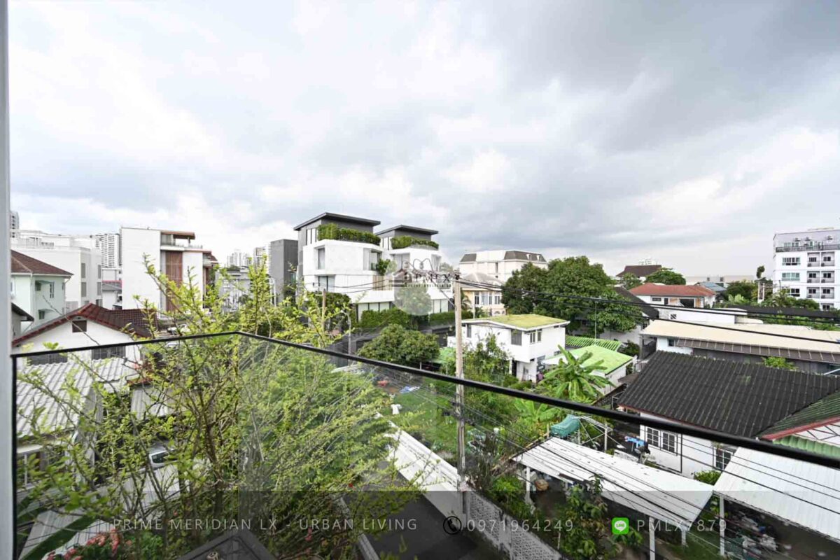 Single House Along Sukhumvit 65