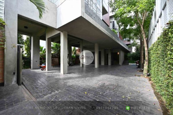 Single House Between Ekkamai & Sukhumvit 71 Roads