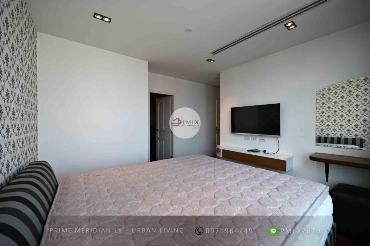 Wind Sukhumvit 23 - Triplex Penthouse