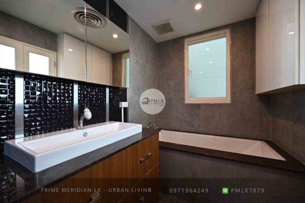 Wind Sukhumvit 23 - Triplex Penthouse