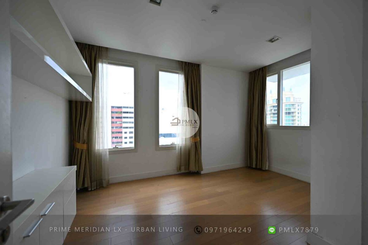 Wind Sukhumvit 23 - Triplex